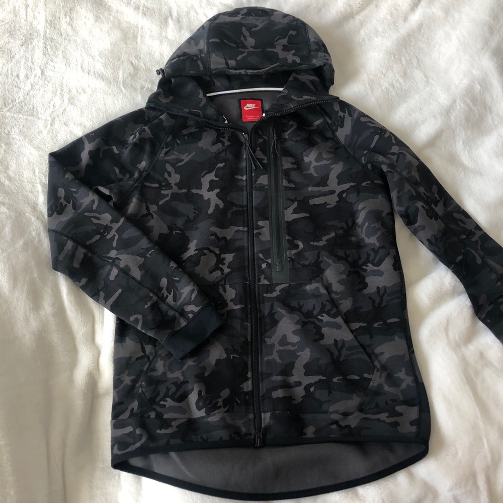 NIKE TECH FLEECE HOODIE